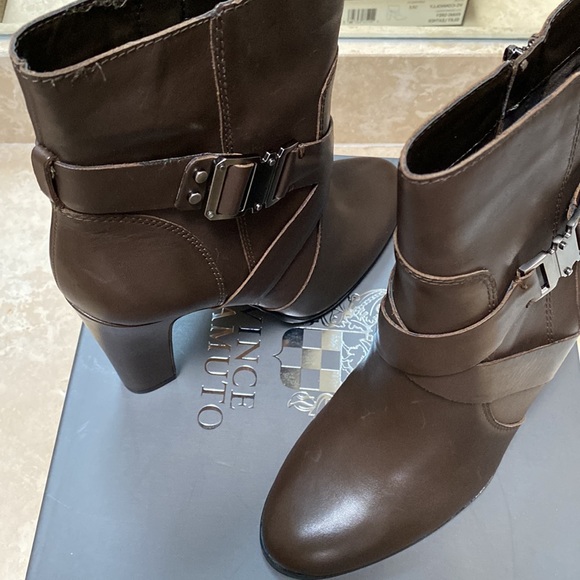Vince Camuto Bootie . Size 9 Khaki Grey - Picture 5 of 10